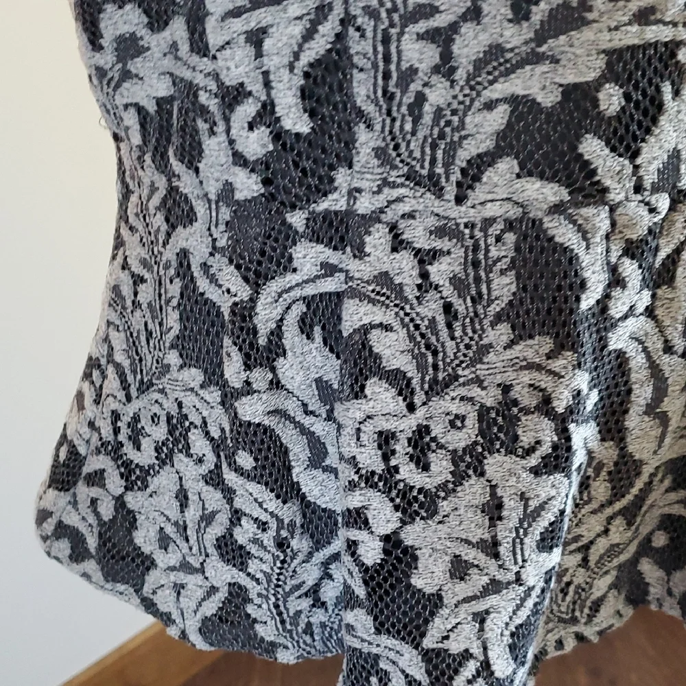 Ann Taylor Elegant Black and Gray Floral Women's Top - Picture 10 of 15